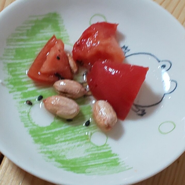 トマト☆炒り落花生のごま塩和え(*^-^*)